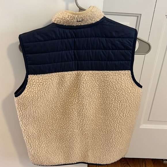 Vineyard Vines vest - size Medium (12-14) - Picture 3 of 3